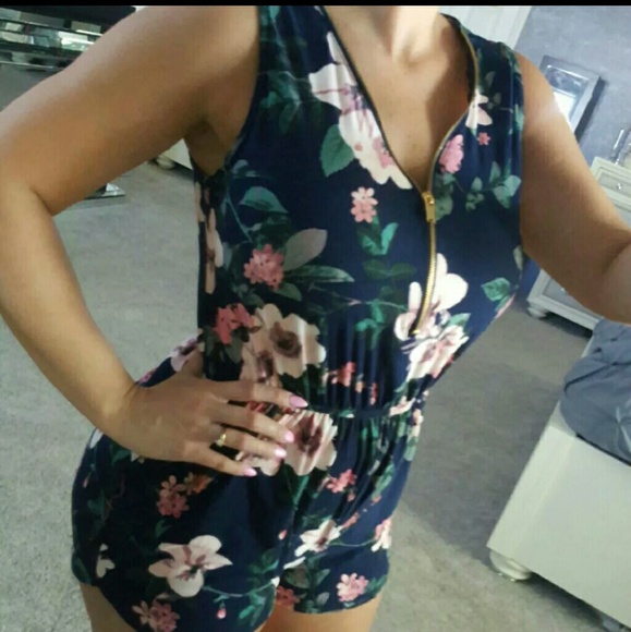 Floral romper - Picture 3 of 3